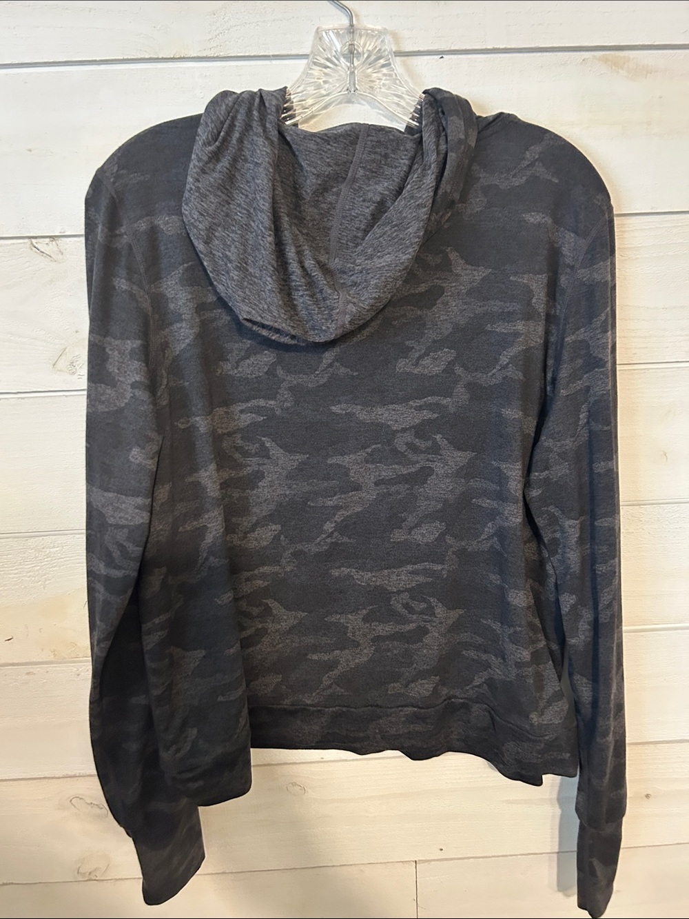 Vuori Lightweight Camo Hooded Pullover Shirt - Gray - Picture 5 of 5